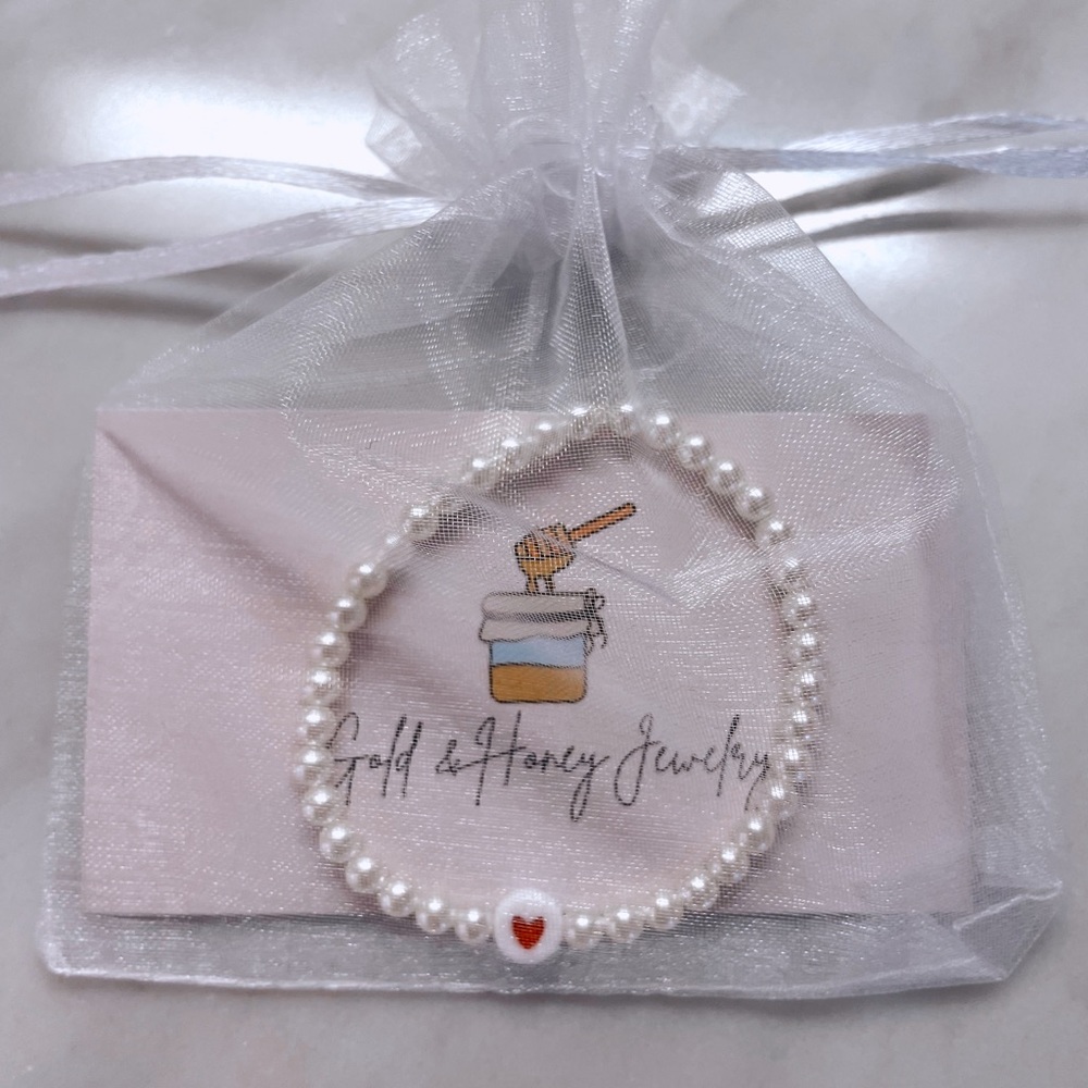 Pearl & heart 4 mm stackable bracelet from Gold and Honey jewelry